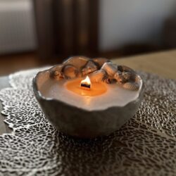 Kerze in einer Tonschale (nach Anfrage)